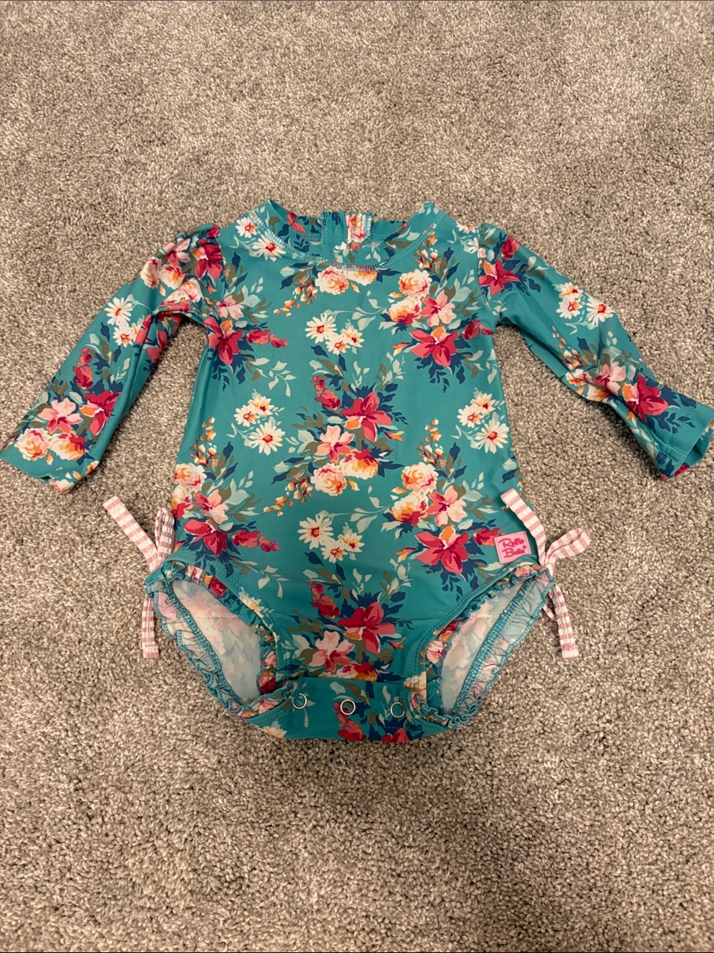 EUC Rufflebutts Rashguard